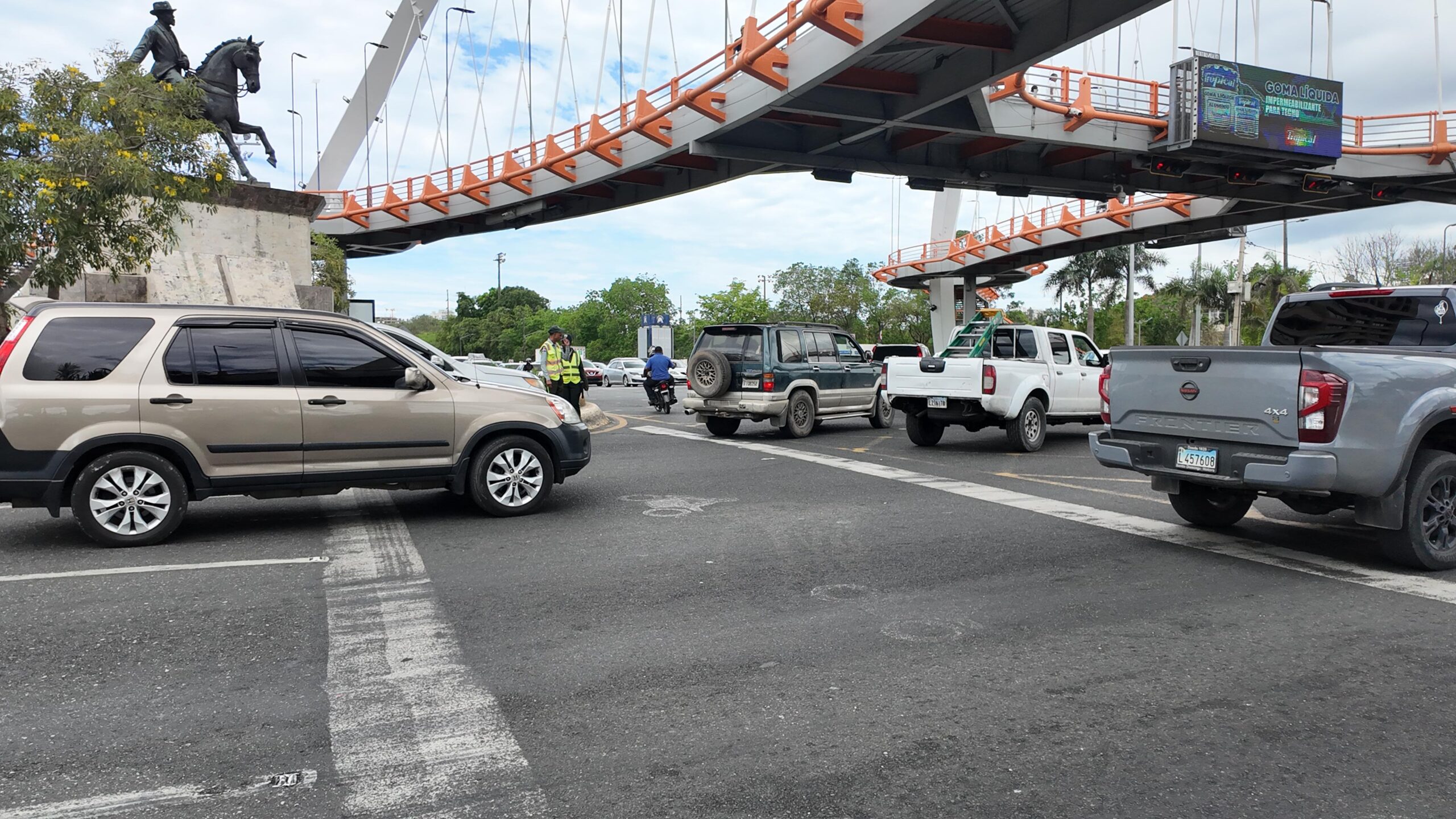 Choferes respaldan cambio de vías y horarios para reducir tapones en el Distrito Nacional