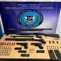 PN y MP incautan arsenal ilegal, drogas, máquinas tragamonedas y apresa mexicano en Santiago