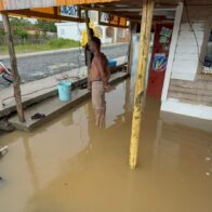 Inundaciones afectan viviendas en Sabana Grande de Boyá; residentes culpan obras mal ejecutadas