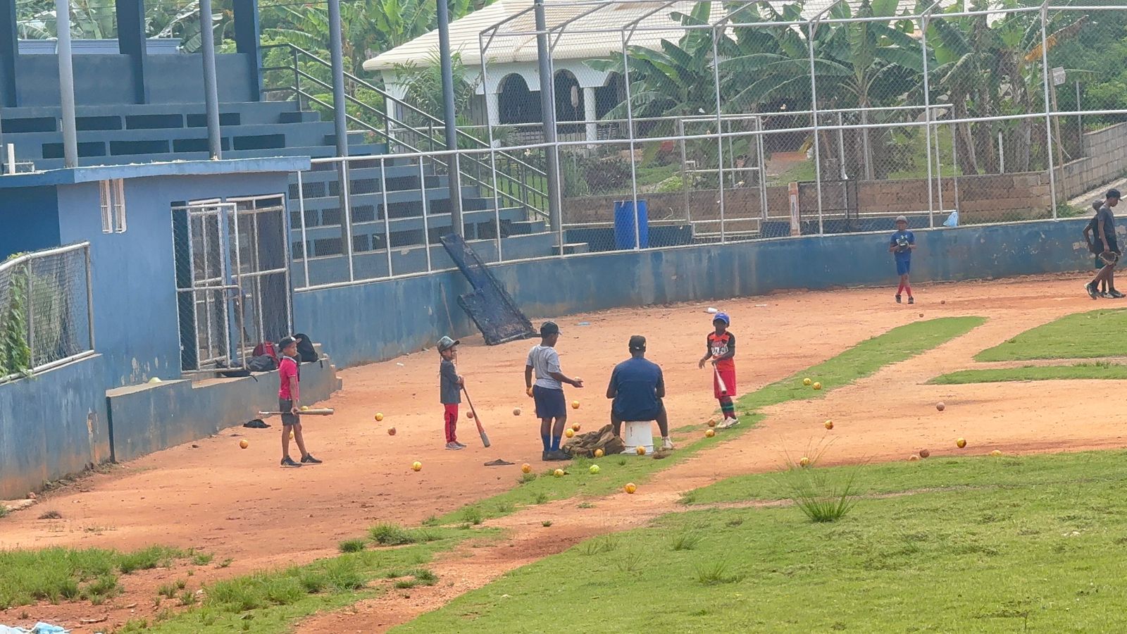 COMUNIDAD DE LAS GALERAS EXIGE INTERVENCIÓN URGENTE DEL PLAY MUNICIPAL
