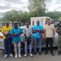 En Azua detienen hombre con vehículo lleno de haitianos indocumentados