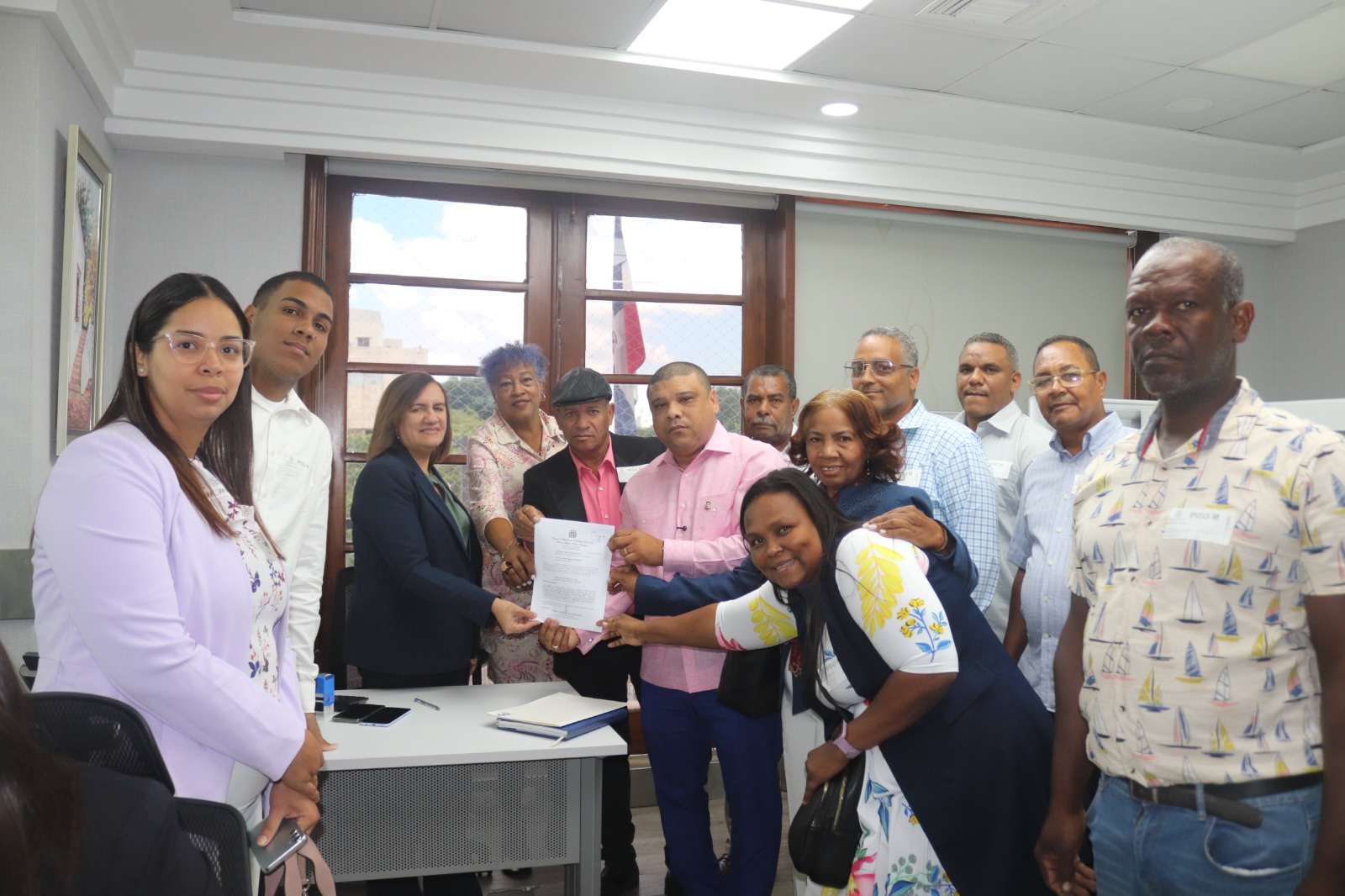 Diputado solicita asfalto para el sector Cerros del Parque en Ponce de Guaricano SDN