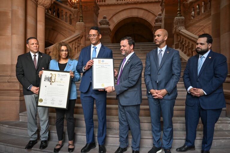 Director del 911 recibe reconocimiento en EE. UU. por liderazgo en emergencias