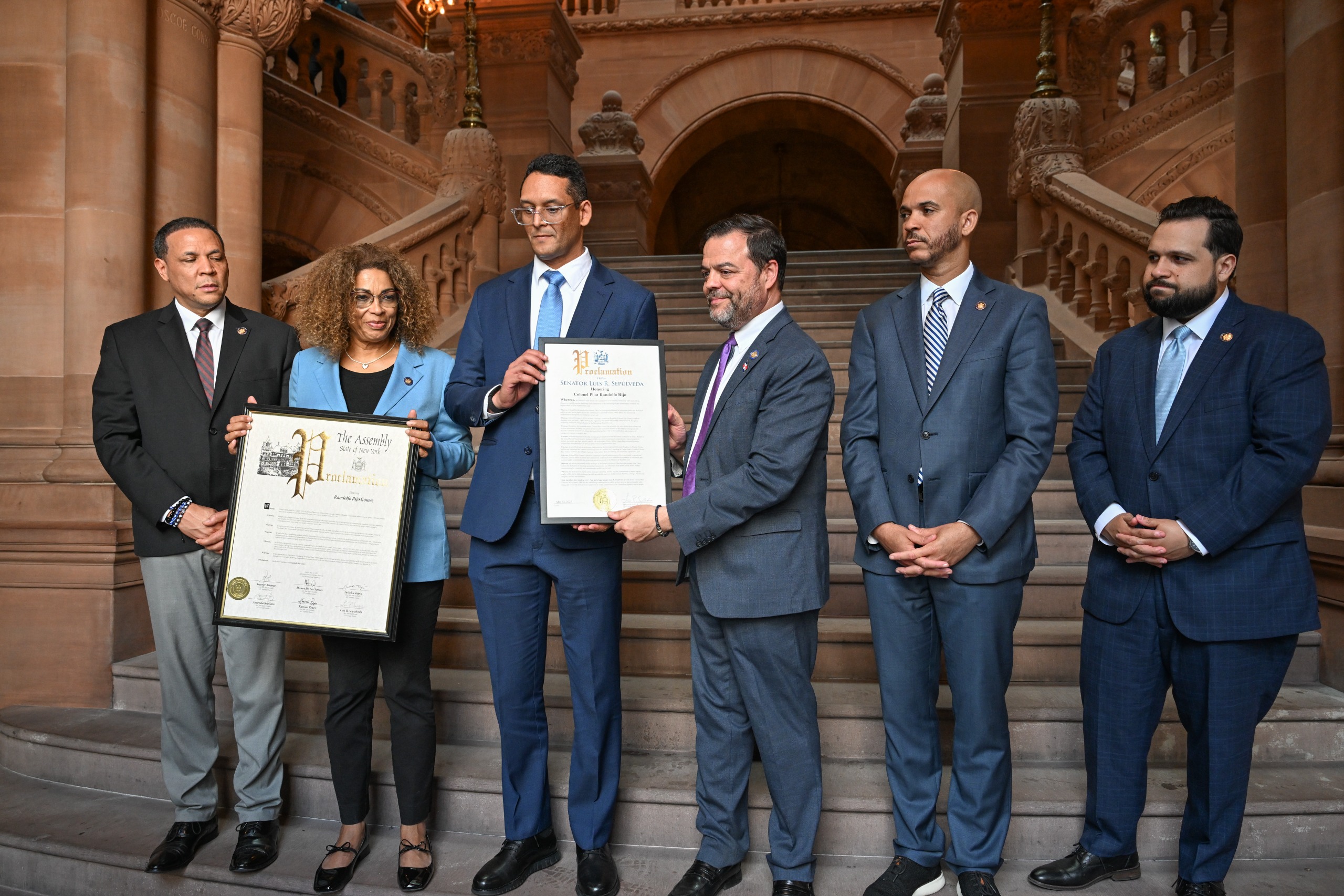 Director del 911 recibe reconocimiento en EE. UU. por liderazgo en emergencias