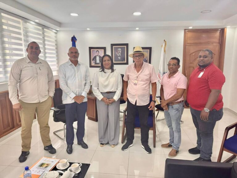 Gobernadora de Monseñor Nouel se reúne con el FEDA para retomar proyectos en la provincia