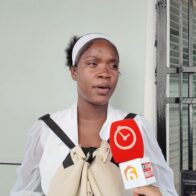 Madre desesperada pide ayuda tras incendio que consumió su vivienda en SDN