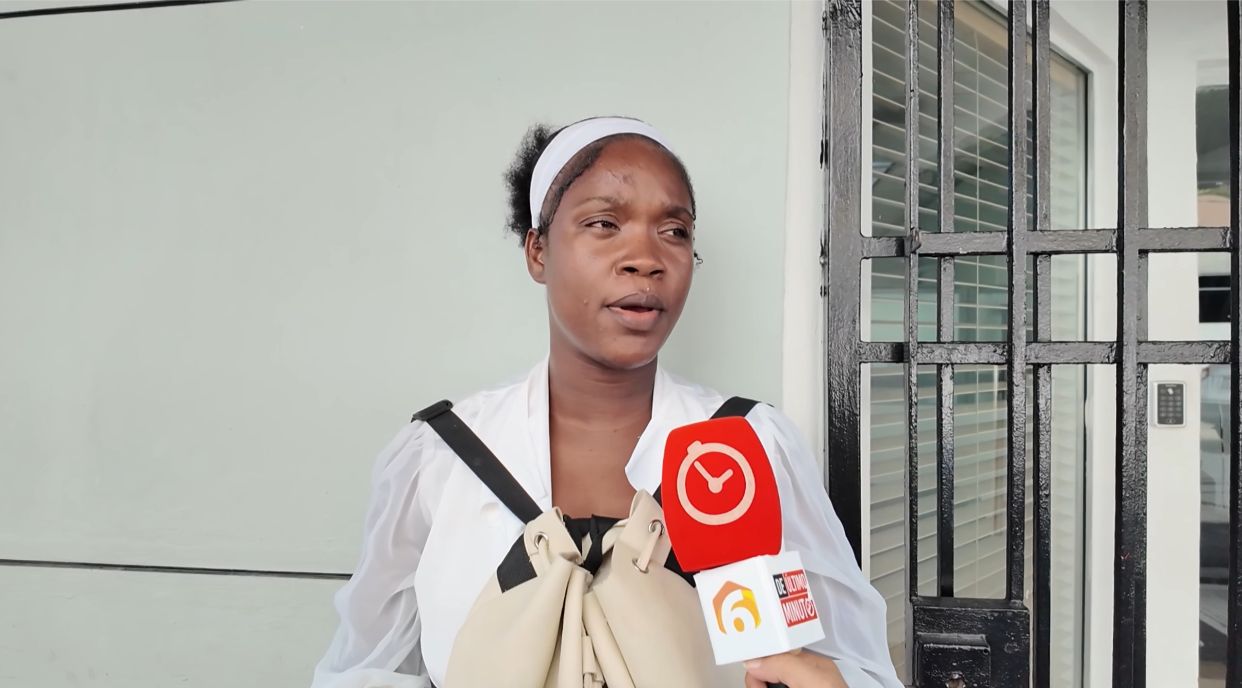 Madre desesperada pide ayuda tras incendio que consumió su vivienda en SDN