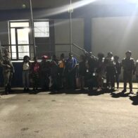 Detienen a 12 haitianos indocumentados en autobús que intentó evadir chequeo militar en Dajabón