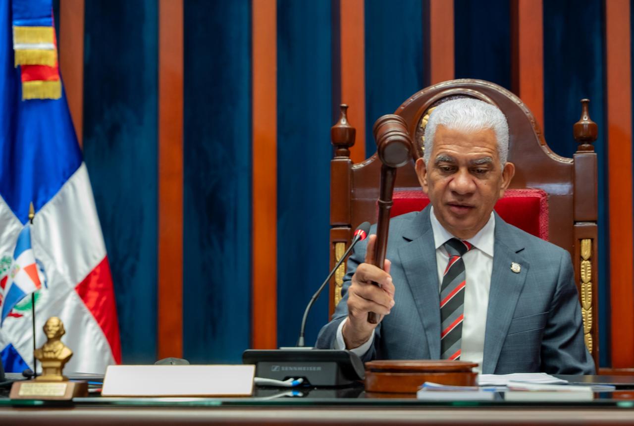 Senado aprueba y declara ley que dispone fusión de Hacienda y Economía