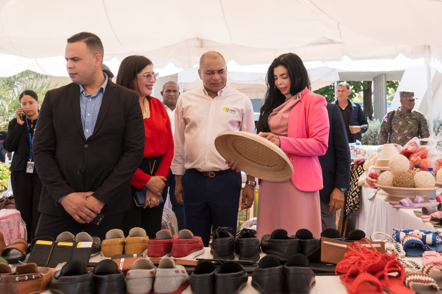 Yeni Berenice destaca feria artesanal penitenciaria como clave para la reinserción de internos