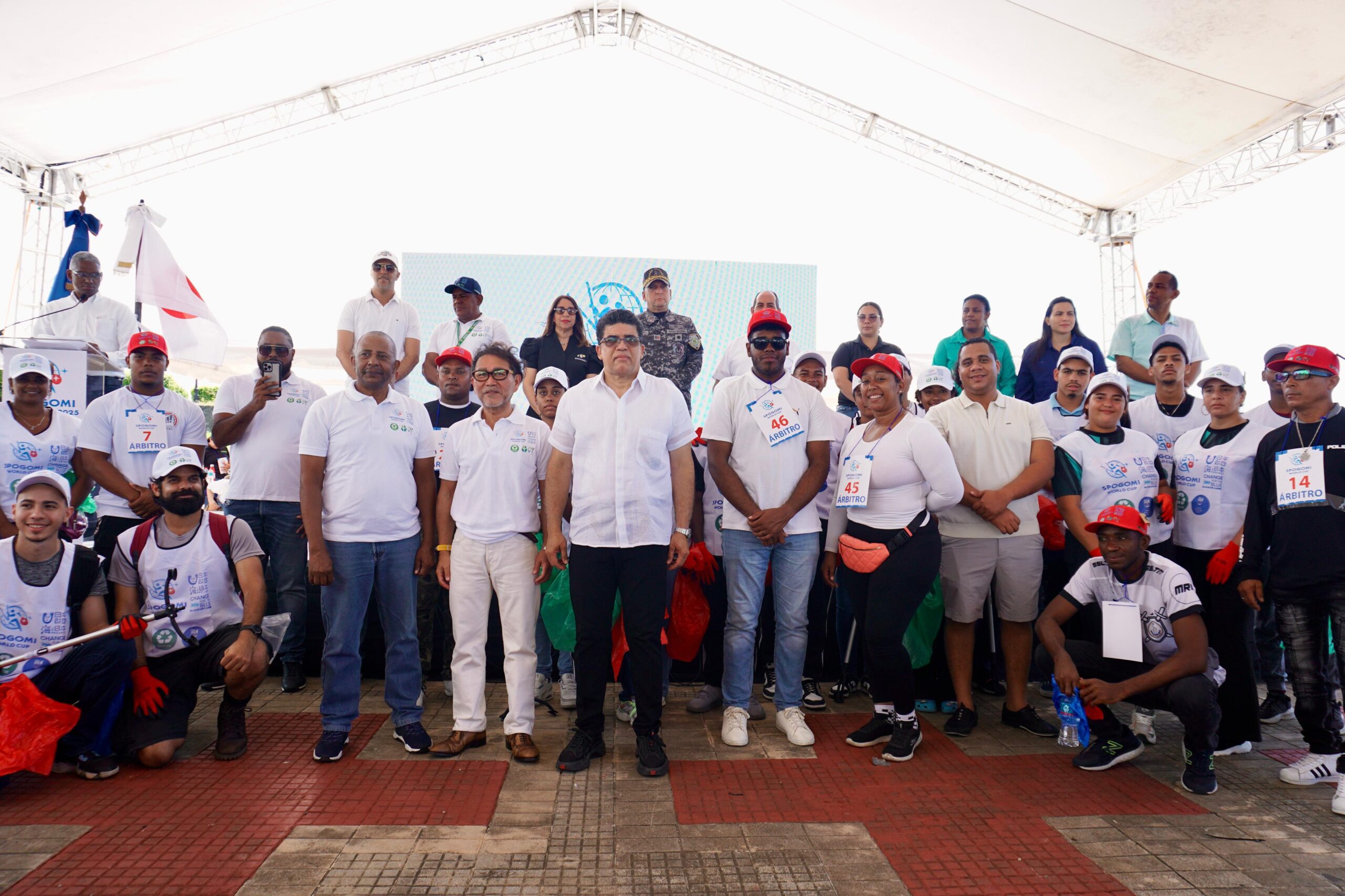 La JICA de Japón y Ayuntamiento de SDE celebran SPOGOMI-RD: competencia de reciclaje