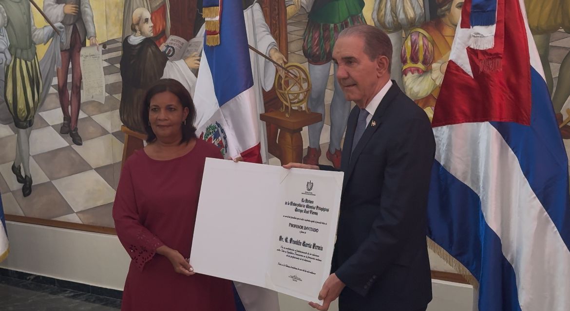 UASD y universidad cubana reconocen a Franklin García Fermín como profesor invitado