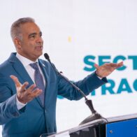 Ministro de Energía y Minas, Joel Santos.