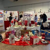 Agasajan a más de 250 mujeres en el Día de las Madres en Génova, Italia 