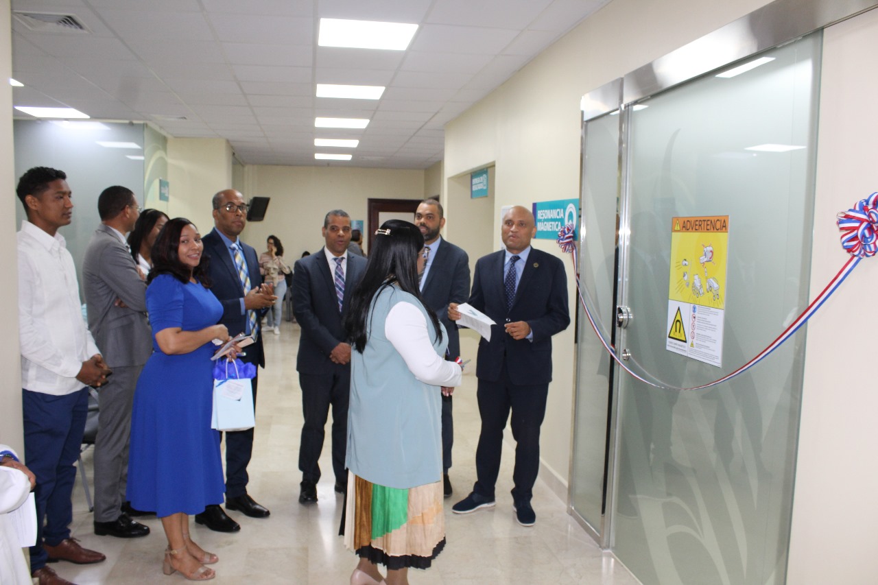 Centro Médico Vista del Jardín adquiere modernos equipos médicos y amplía su capacidad de parqueo