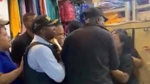 DGM realiza otro operativo en tienda china de la Duarte y se arma tremendo reperpero