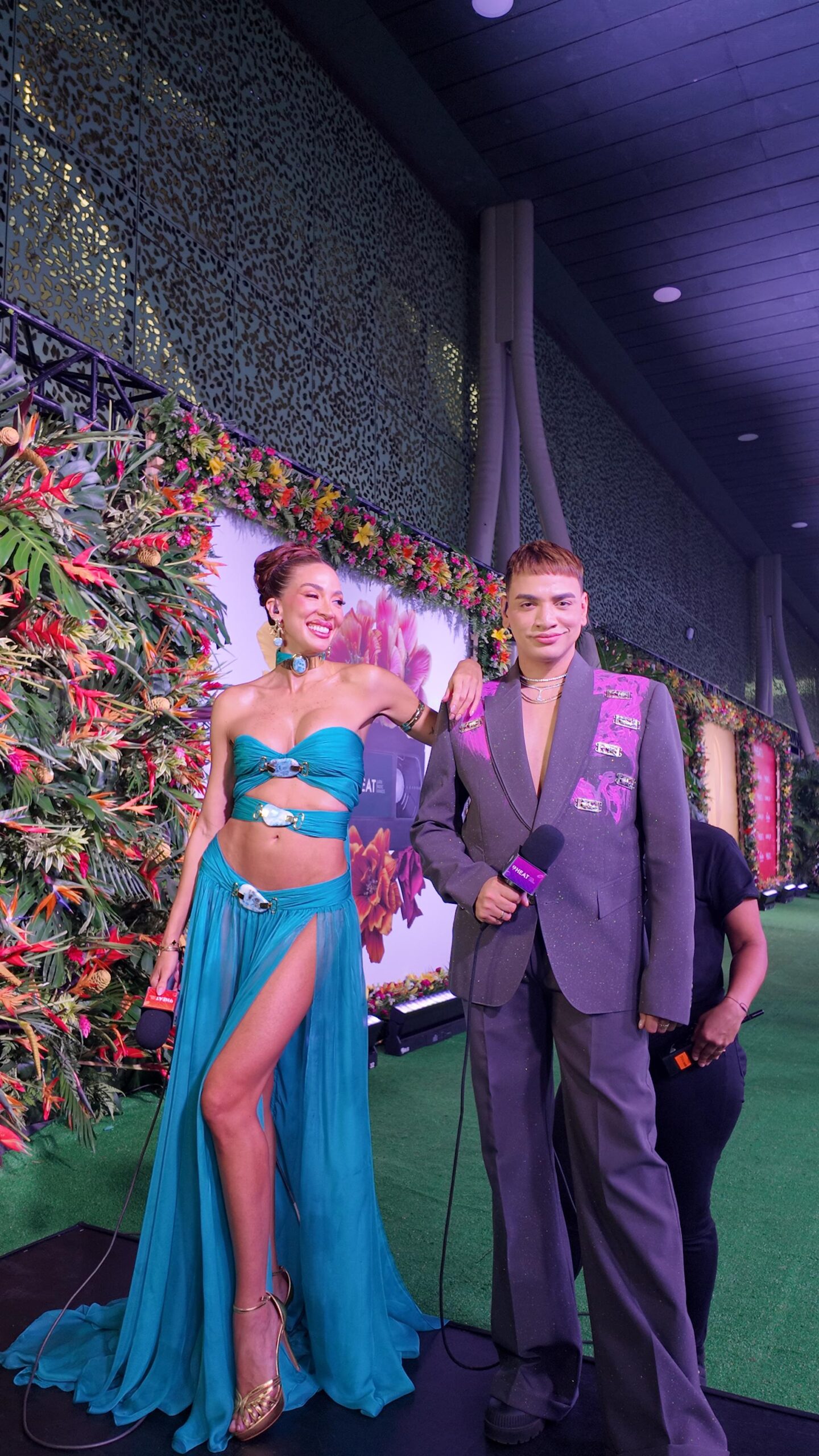 Gabi Desangles y Moisés Salse listos para conducir Alfombra Verde de Premios HEAT 2025
