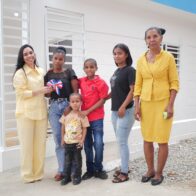 Fundación Refidomsa entrega casa amueblada a familia necesitada en Quita Sueño