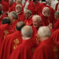 Los cardenales se retiran a almorzar antes de encerrarse en la Capilla Sixtina