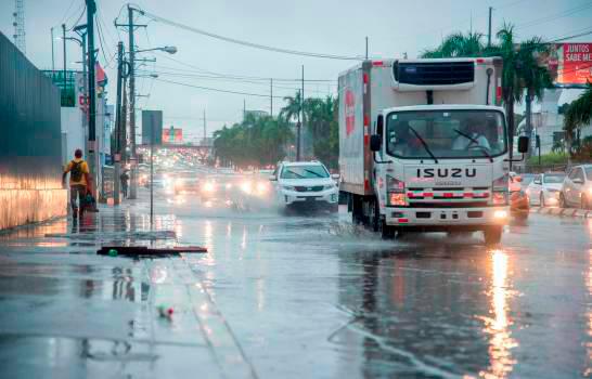 Indomet: vaguada y onda tropical provocarán lluvias y tronadas este martes