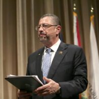 Presidente de Costa Rica recibe premio en universidad de Florida