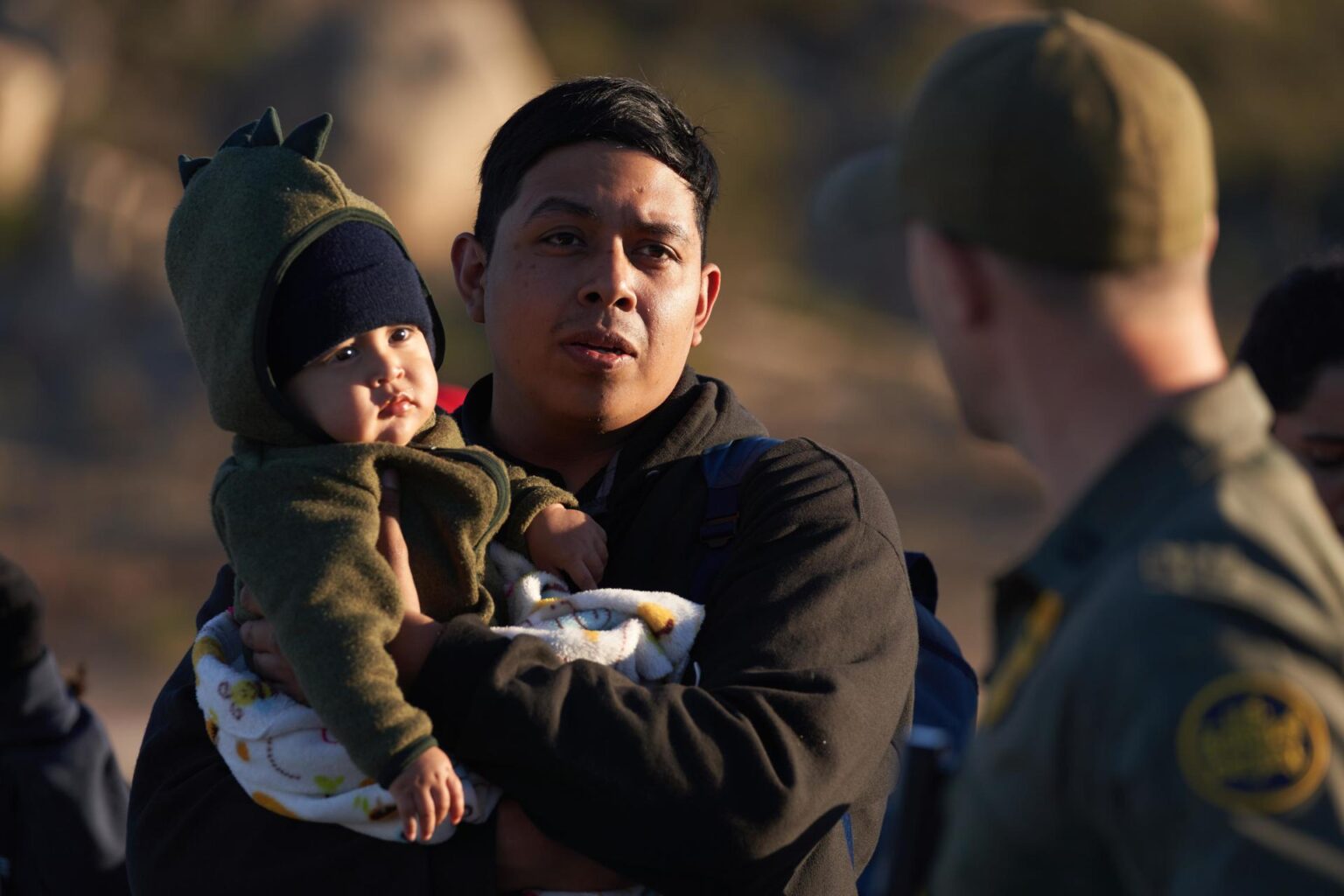 La orden de Trump contra la ciudadanía por nacimiento afectaría a 255.000 bebés al año