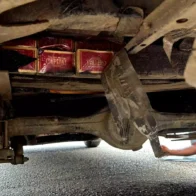 Incautan 76 mil cigarrillos de contrabando ocultos en el chasis de una camioneta en Santiago Rodríguez