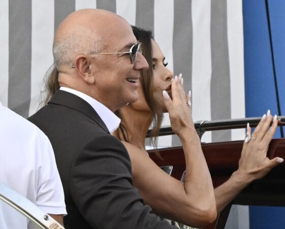 Jeff Bezos y Lauren Sánchez se dan el "sí, quiero" en una ceremonia blindada en una isla veneciana