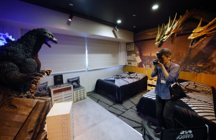 El hotel de Godzilla de Tokio celebra 10 años con una nueva habitación con su archienemigo