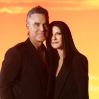 El próximo 13 de julio, durante la final del torneo, Robbie Williams y Laura Pausini, unirán por primera vez sus voces en una interpretación en directo de “Desire” en el MetLife Stadium de Nueva Jersey (EE. UU.).