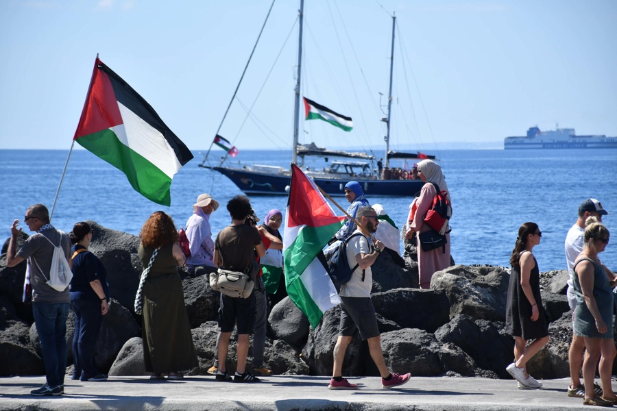 Los 8 activistas de la Flotilla continúan en Israel y podrían estar un mes detenidos