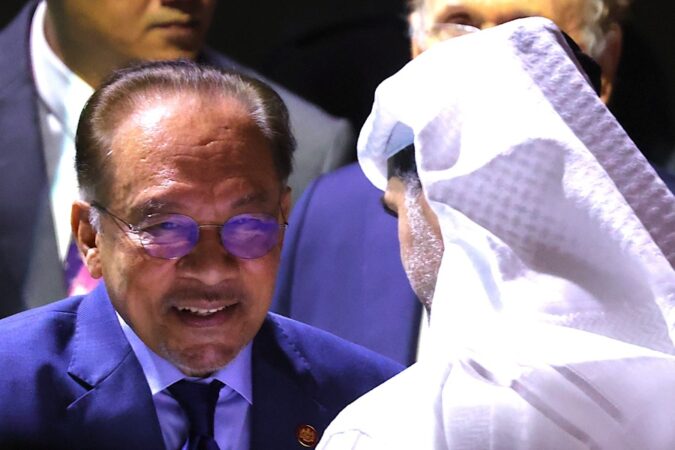 El líder malasio habla con Pezeshkian y dice que Irán quiere la paz si Israel para ataques