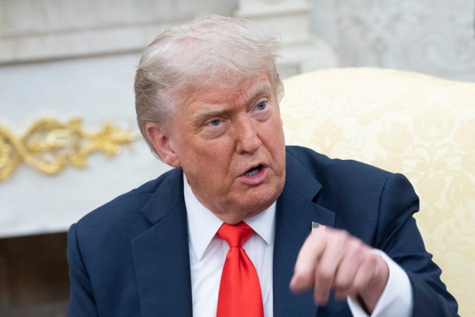 Trump carga contra el "desastre" de Powell frente a la Fed y pide que rebaje los tipos