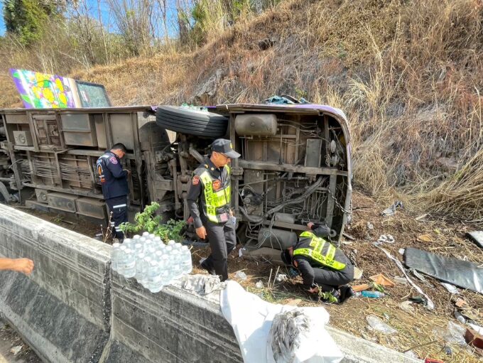 Tragedia en Egipto deja 19 muertos tras choque entre camión y microbús