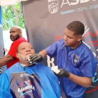 Peluquerías móviles ofrecen cortes gratuitos en jornada “La Alcaldía en el Barrio”