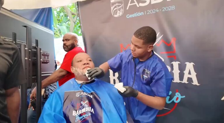 Peluquerías móviles ofrecen cortes gratuitos en jornada “La Alcaldía en el Barrio”
