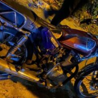 Hombre muere al impactar su motocicleta con poste del tenido eléctrico en Nagua