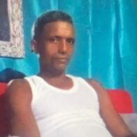 Familiares reportan como desaparecido a motoconchista en SDO; temen lo peor