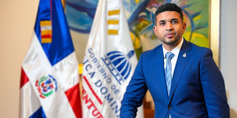 Ministro de la Juventud reconoce a De Último Minuto por su innovación y liderazgo digital en su cuarto aniversario