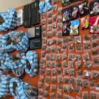 Policía ocupa drogas, balanzas, celulares y dinero durante operativos en SDE