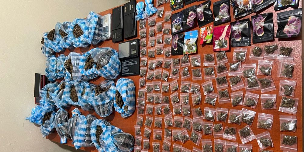 Policía ocupa drogas, balanzas, celulares y dinero durante operativos en SDE