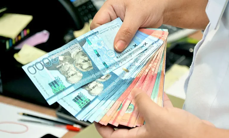 Dinero dominicano.