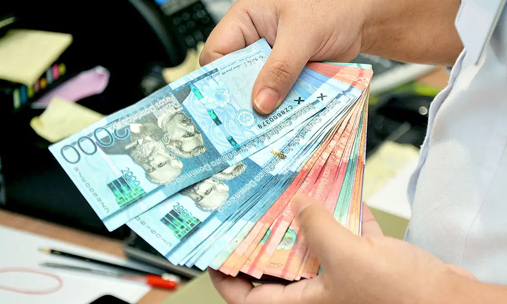 Dinero dominicano.