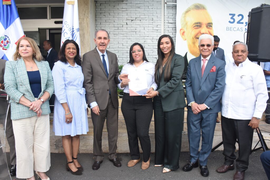 MESCyT otorga 664 becas internacionales para estudios de posgrado