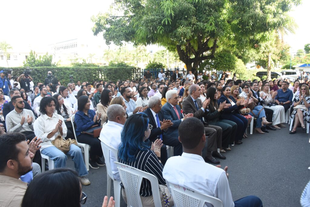 MESCyT otorga 664 becas internacionales para estudios de posgrado