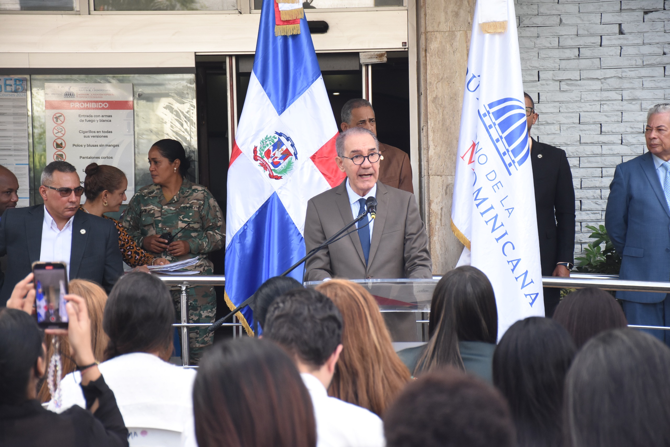 MESCyT otorga 664 becas internacionales para estudios de posgrado