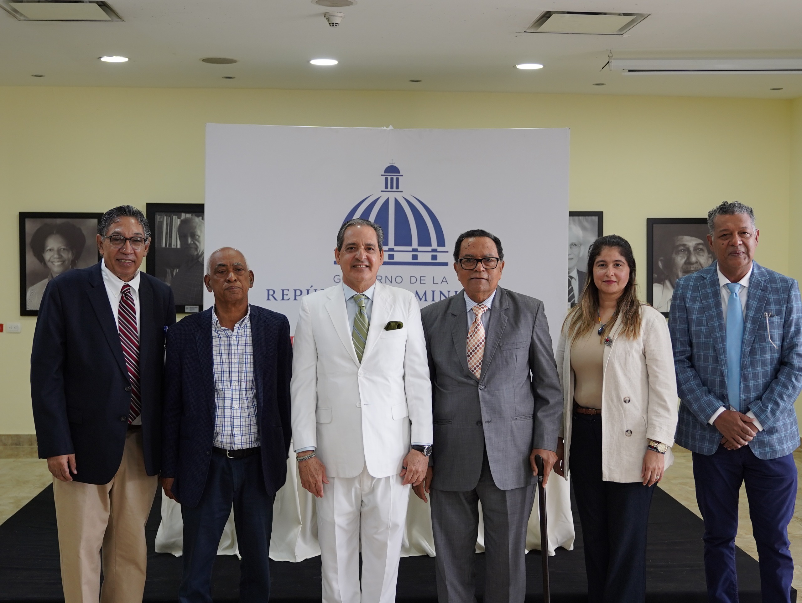 Ministerio de Cultura otorga a José Enrique García el Premio Internacional Pedro Henríquez Ureña