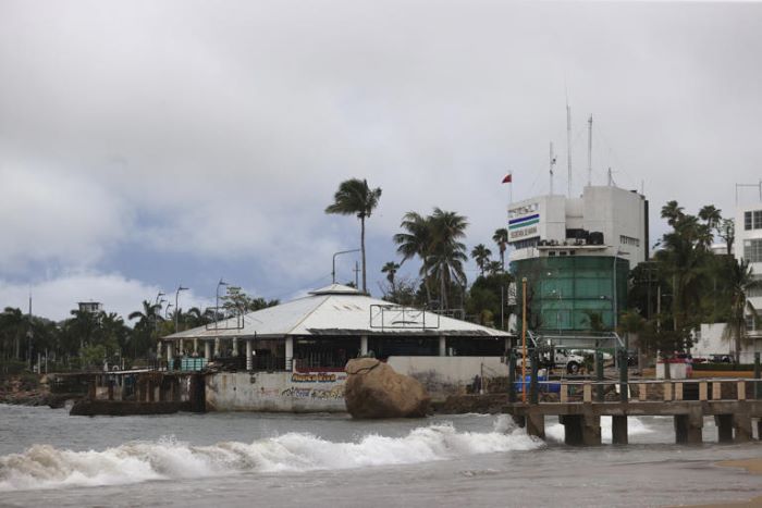 Se forman las tormentas tropicales Flossie y Barry y amenazan con intensas lluvias y fuertes vientos en México