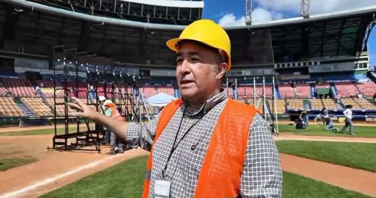 Testigos de Jehová preparan Estadio Quisqueya previo a sus asambleas