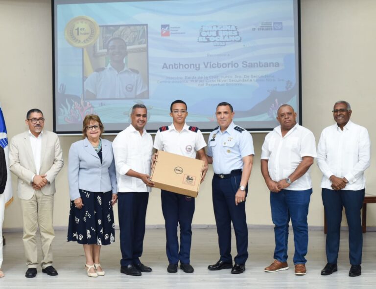 Inposdom reconoce talento estudiantil en premiación nacional